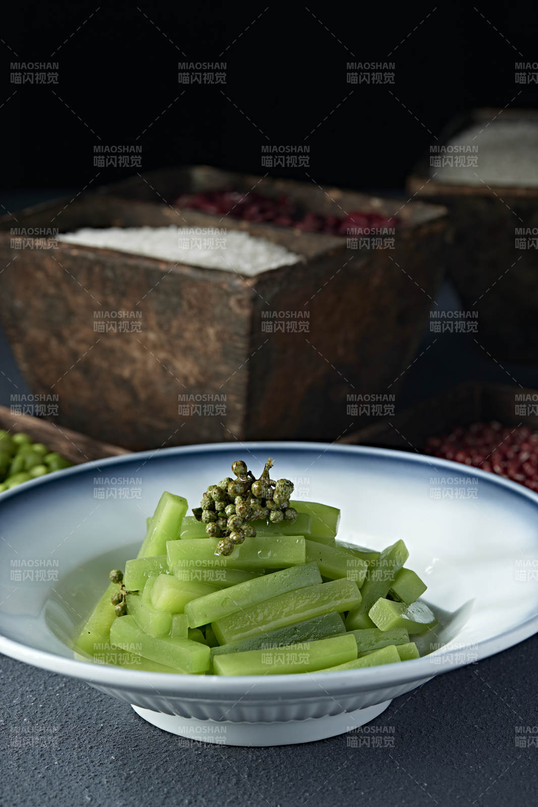 开胃小凉菜藤椒油椒麻拌莴笋