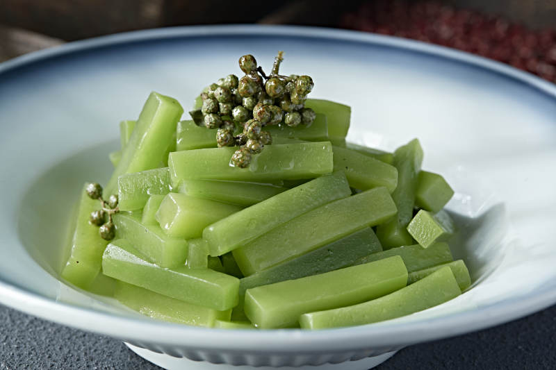 开胃小凉菜藤椒油椒麻拌莴笋