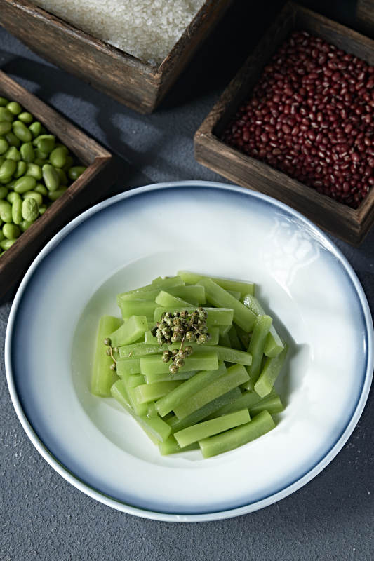 开胃小凉菜藤椒油椒麻拌莴笋