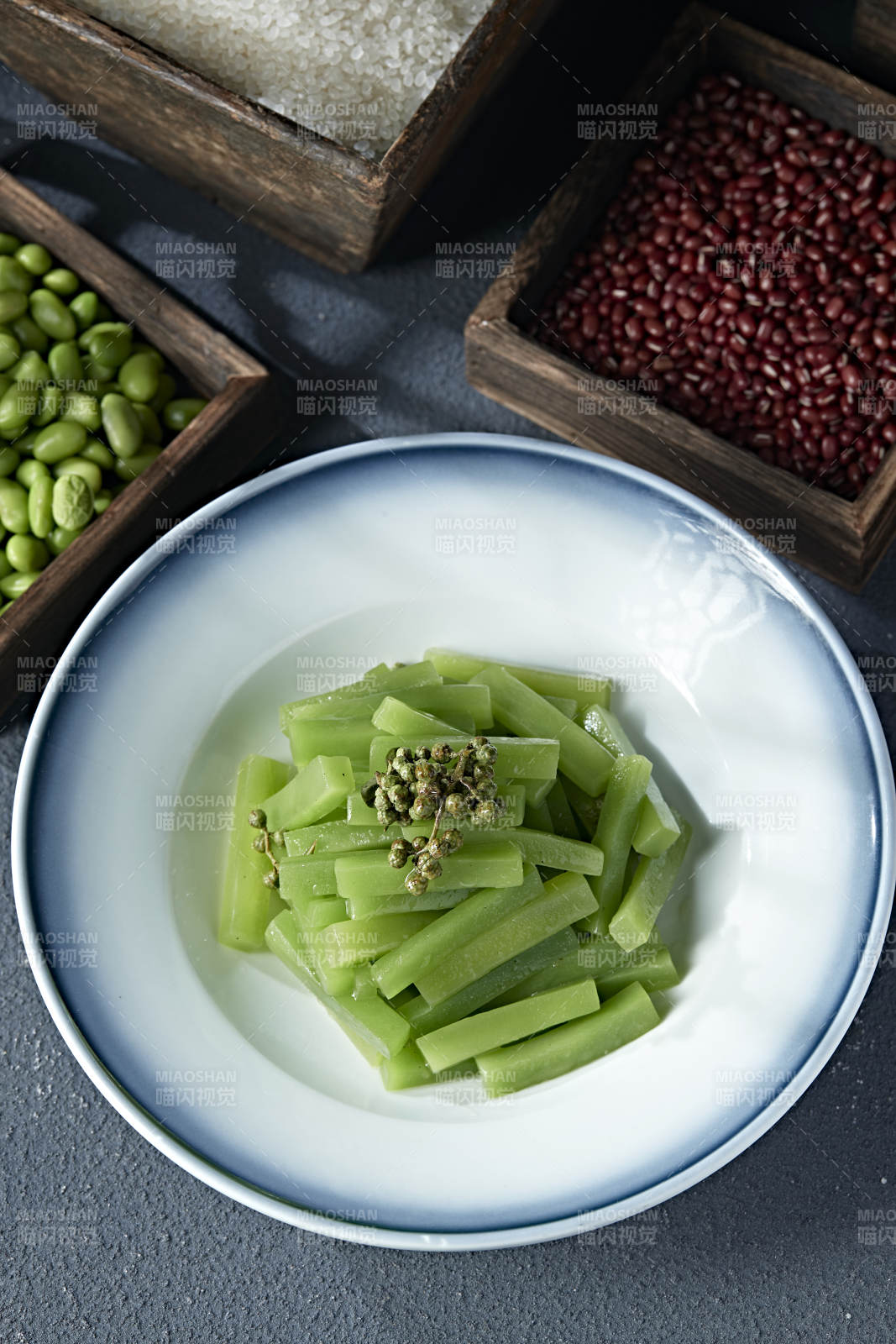 开胃小凉菜藤椒油椒麻拌莴笋