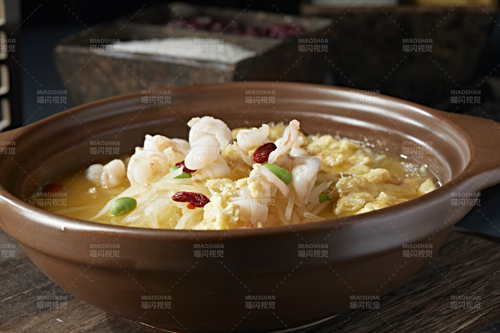 养生滋补石锅酸汤水煮煎蛋枸杞萝卜丝虾仁