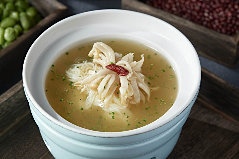 位菜营养滋补浓汤改刀菊花鲜鲍鱼