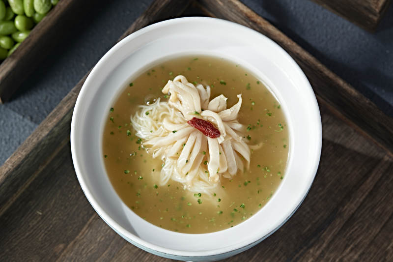 位菜营养滋补浓汤改刀菊花鲜鲍鱼