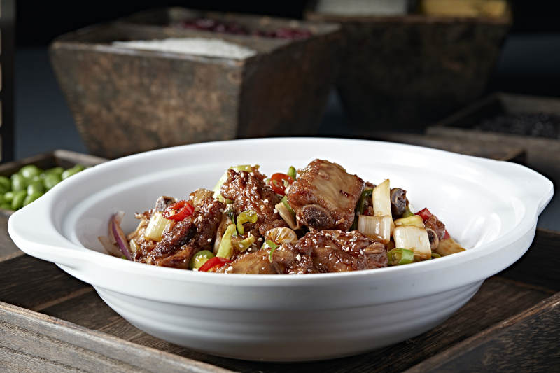 石锅双椒葱香红油烧排骨