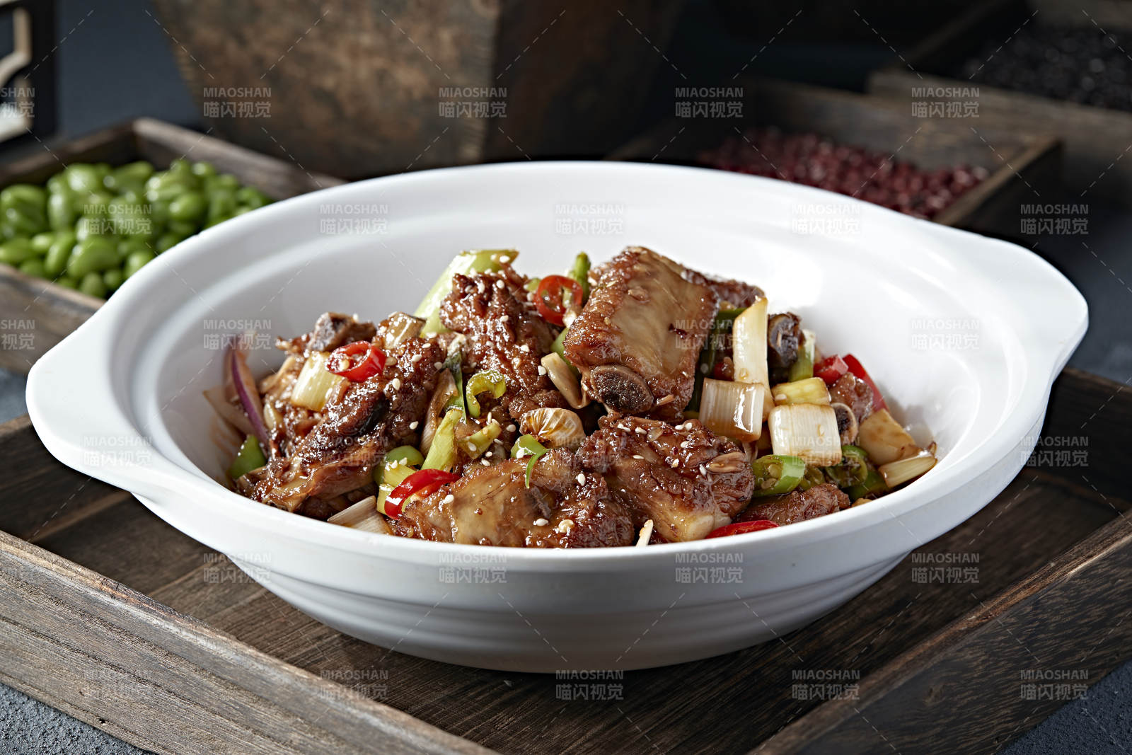 石锅双椒葱香红油烧排骨