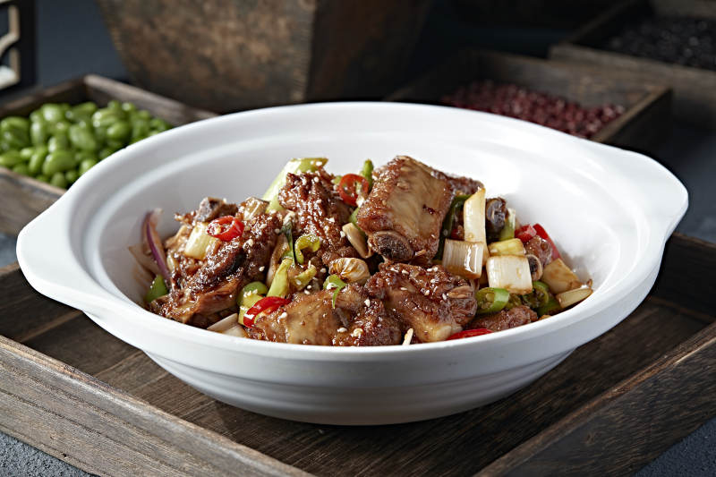 石锅双椒葱香红油烧排骨