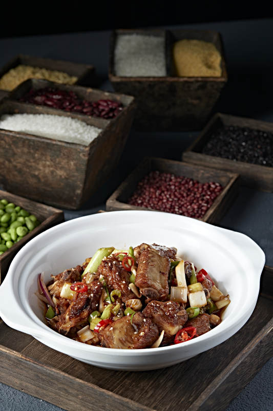 石锅双椒葱香红油烧排骨