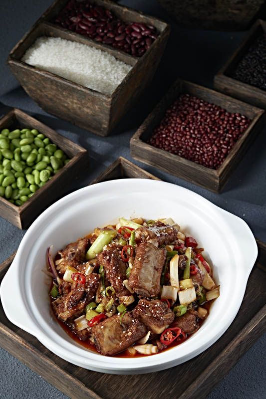 石锅双椒葱香红油烧排骨