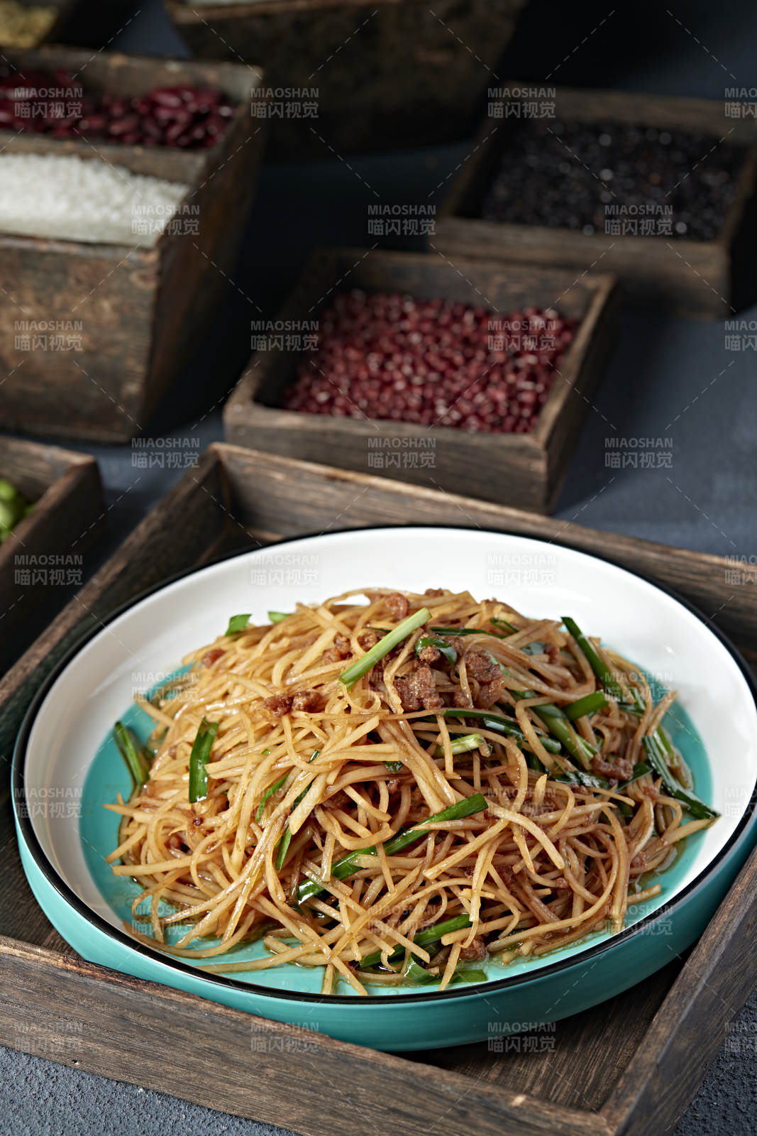 家常小炒美味韭菜肉沫土豆丝