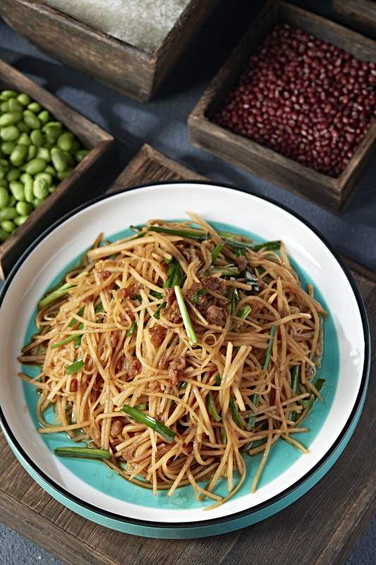 家常小炒美味韭菜肉沫土豆丝