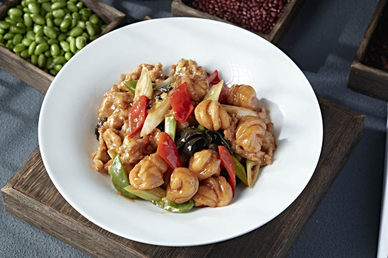 彩椒木耳葱香老大同过油肉炒花卷