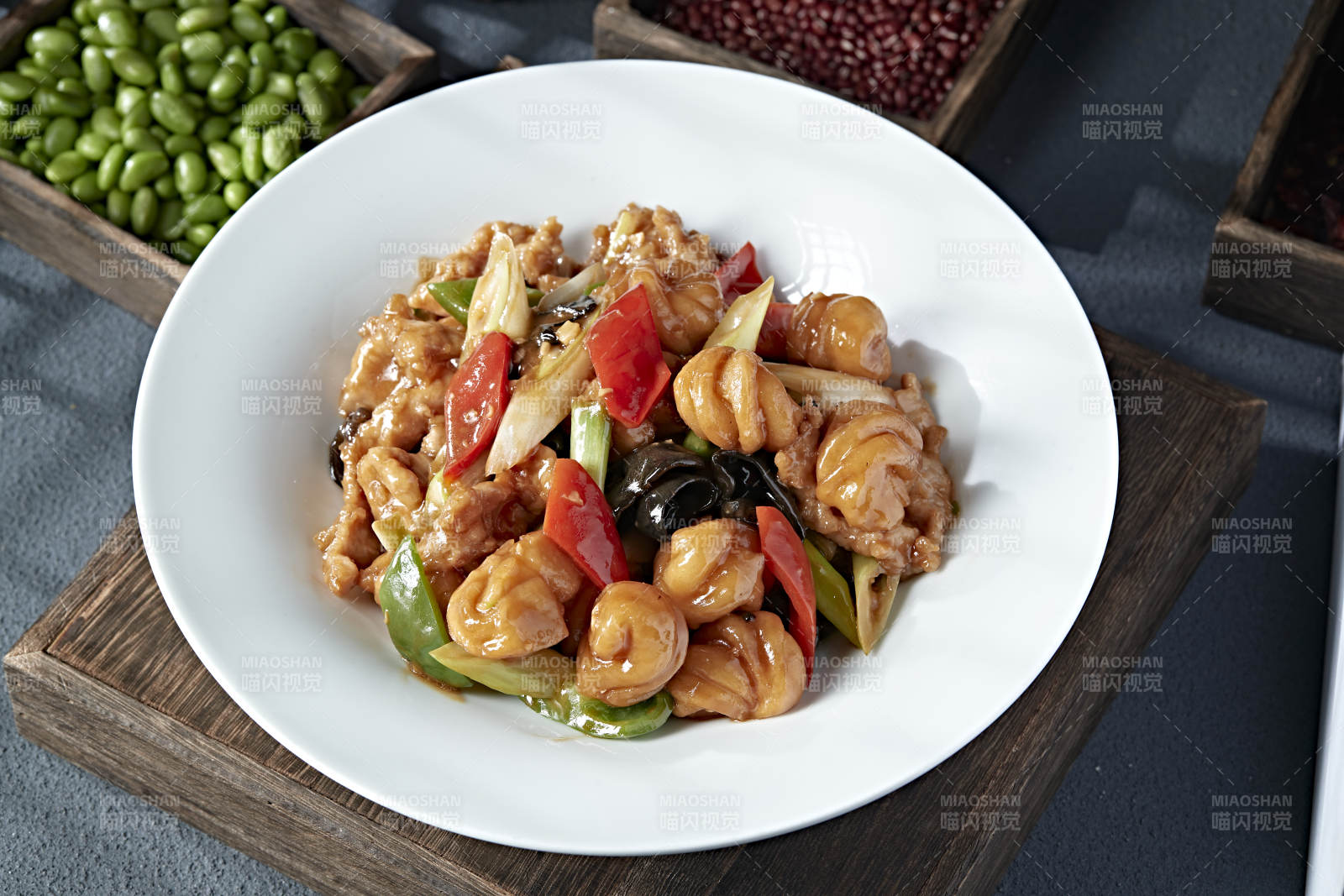 彩椒木耳葱香老大同过油肉炒花卷