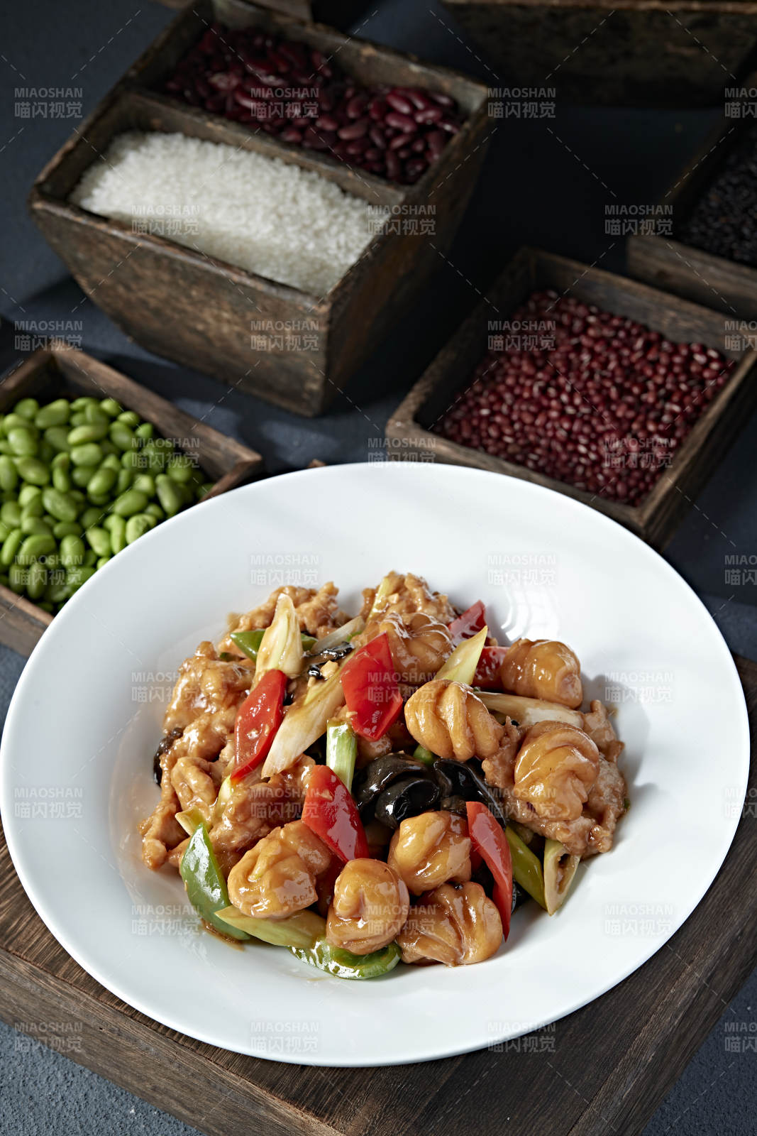 彩椒木耳葱香老大同过油肉炒花卷