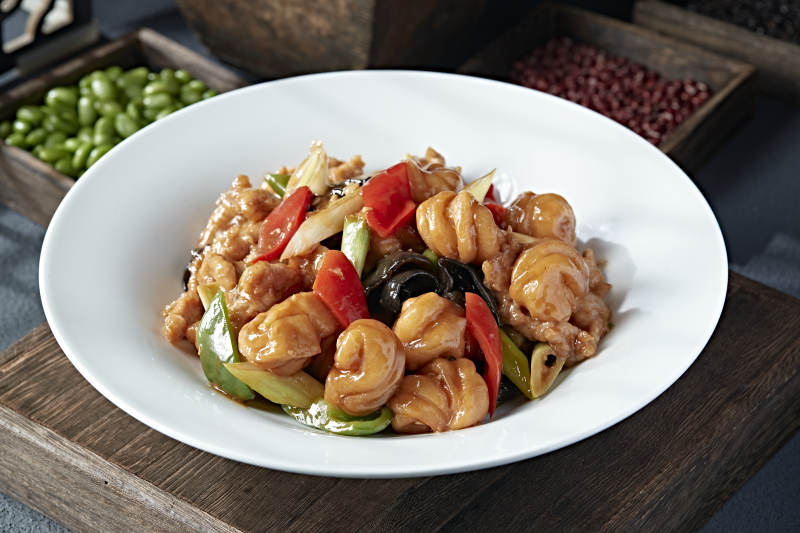 彩椒木耳葱香老大同过油肉炒花卷