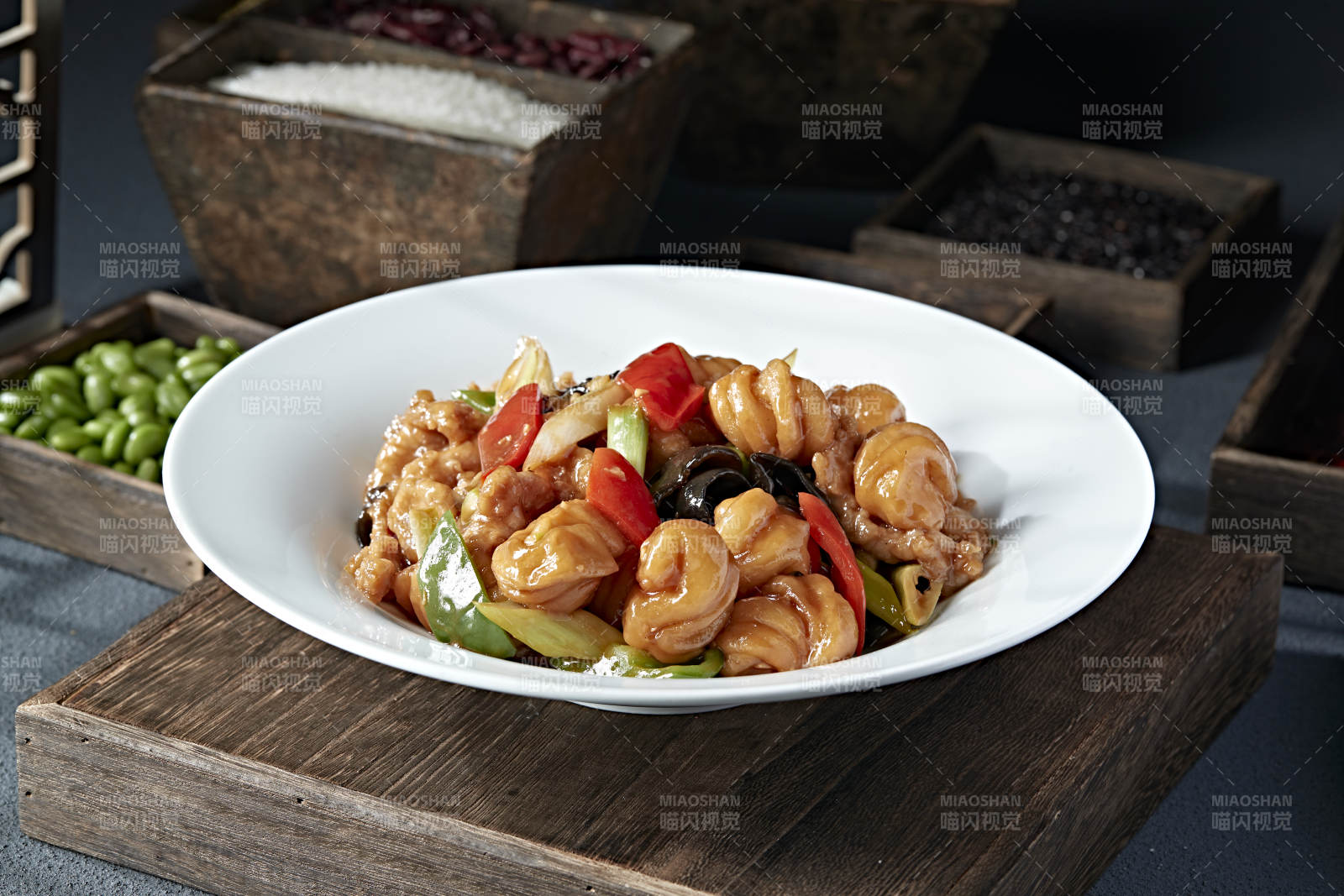 彩椒木耳葱香老大同过油肉炒花卷