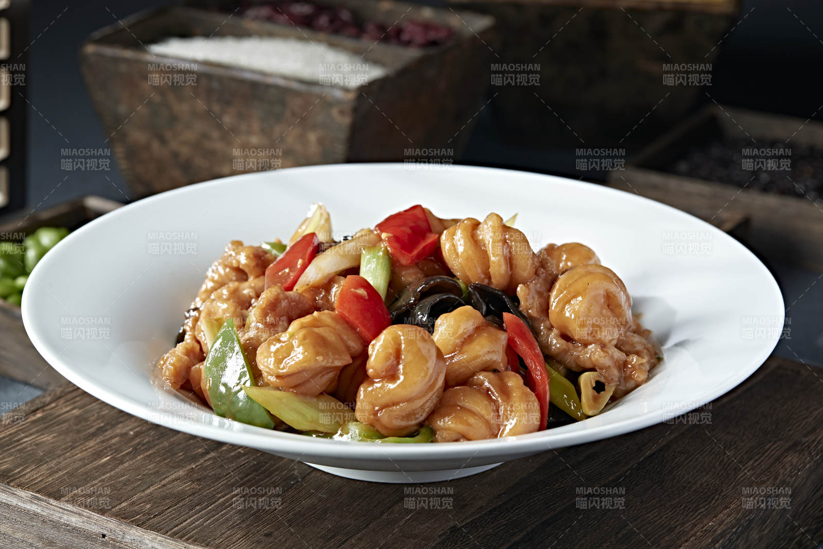 彩椒木耳葱香老大同过油肉炒花卷