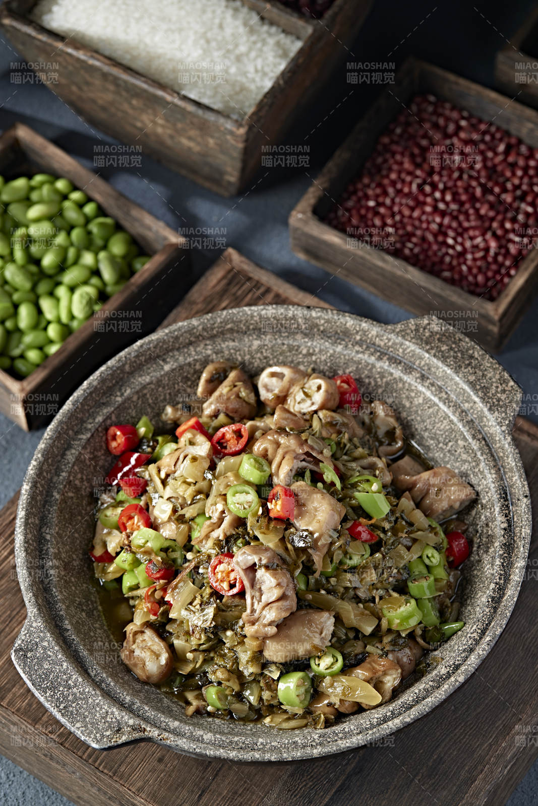 双椒梅菜石锅烧肥肠