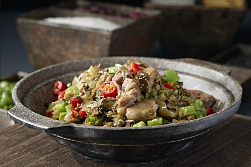 双椒梅菜石锅烧肥肠