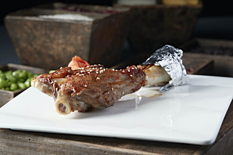 美味炭烤香辣风味小羊腿