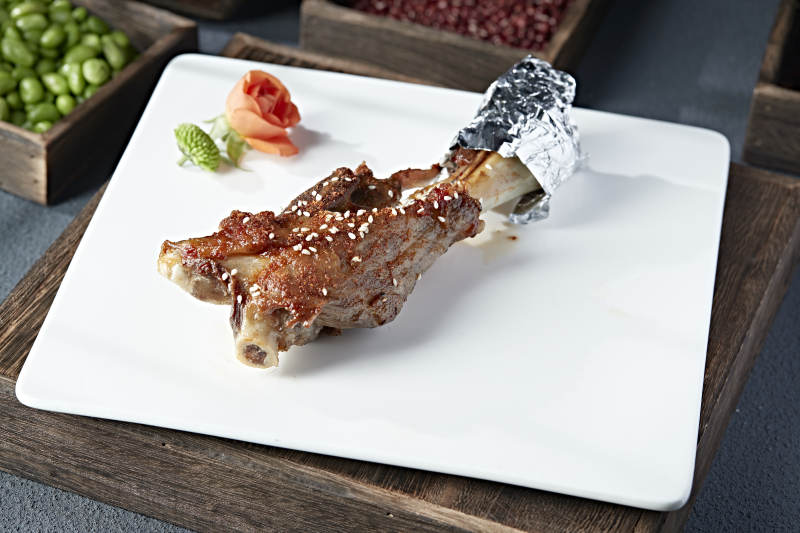 美味炭烤香辣风味小羊腿