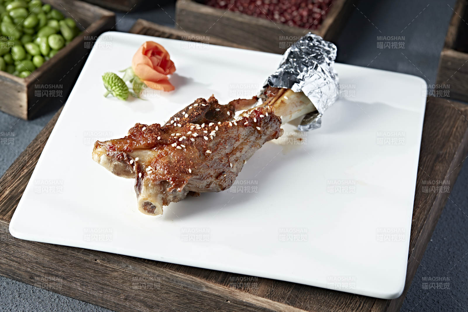 美味炭烤香辣风味小羊腿