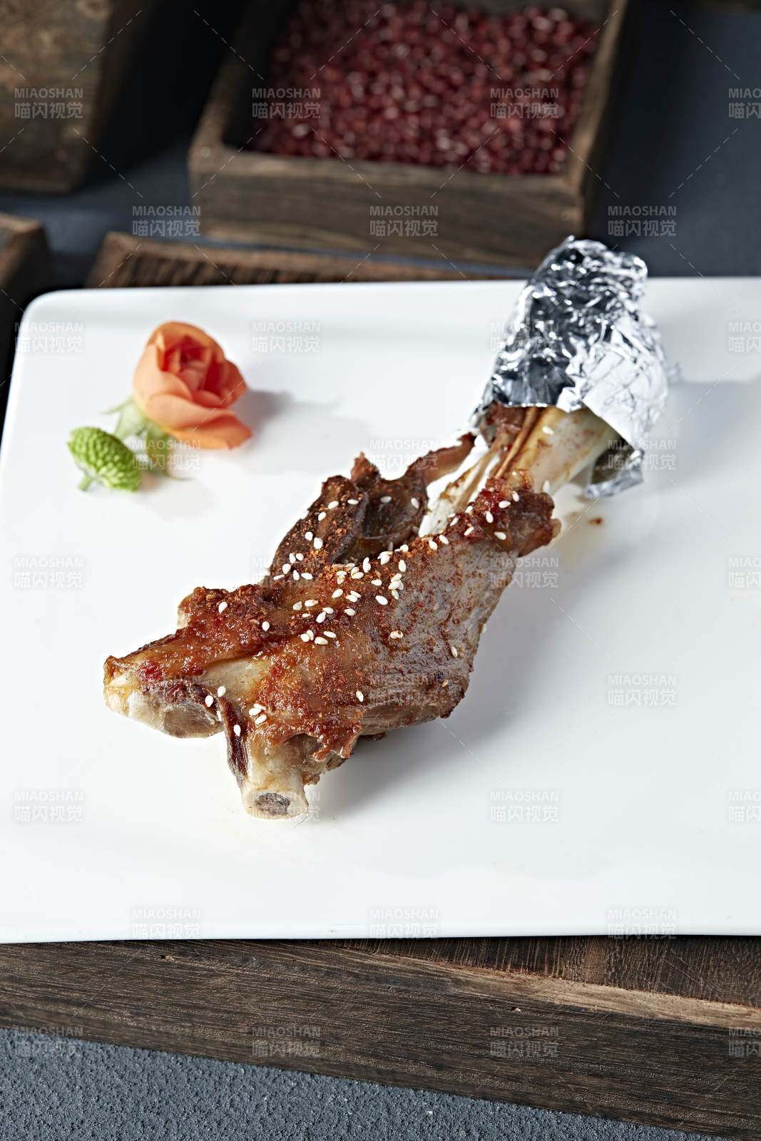 美味炭烤香辣风味小羊腿