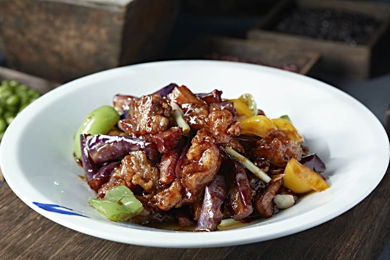 彩椒焦熘肉段烧茄条