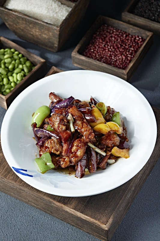 彩椒焦熘肉段烧茄条