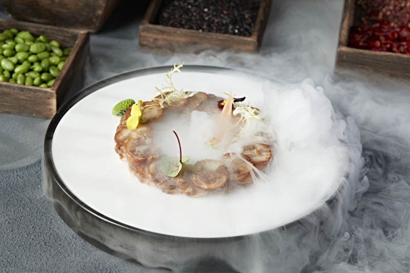 压蹄筋肘花卷切片