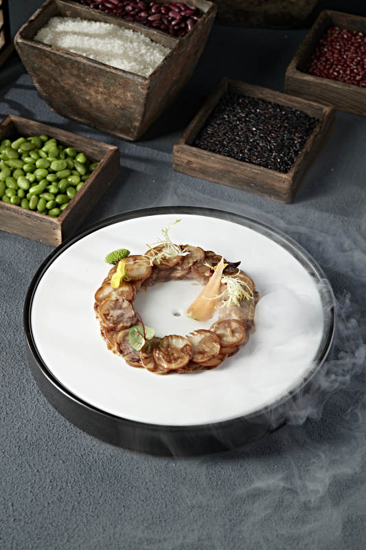 压蹄筋肘花卷切片