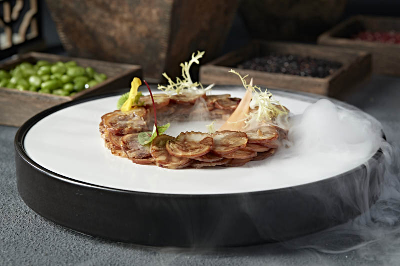 压蹄筋肘花卷切片