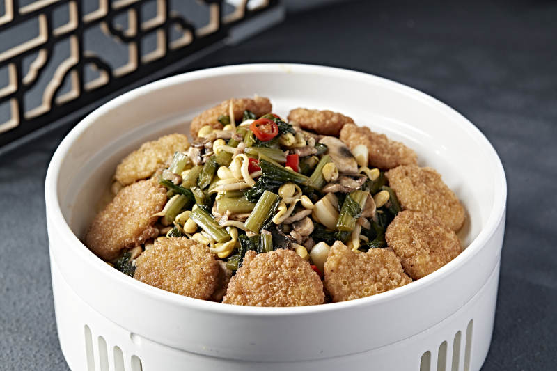 雪里红猪肉口蘑炖黄豆芽配黄面炸糕