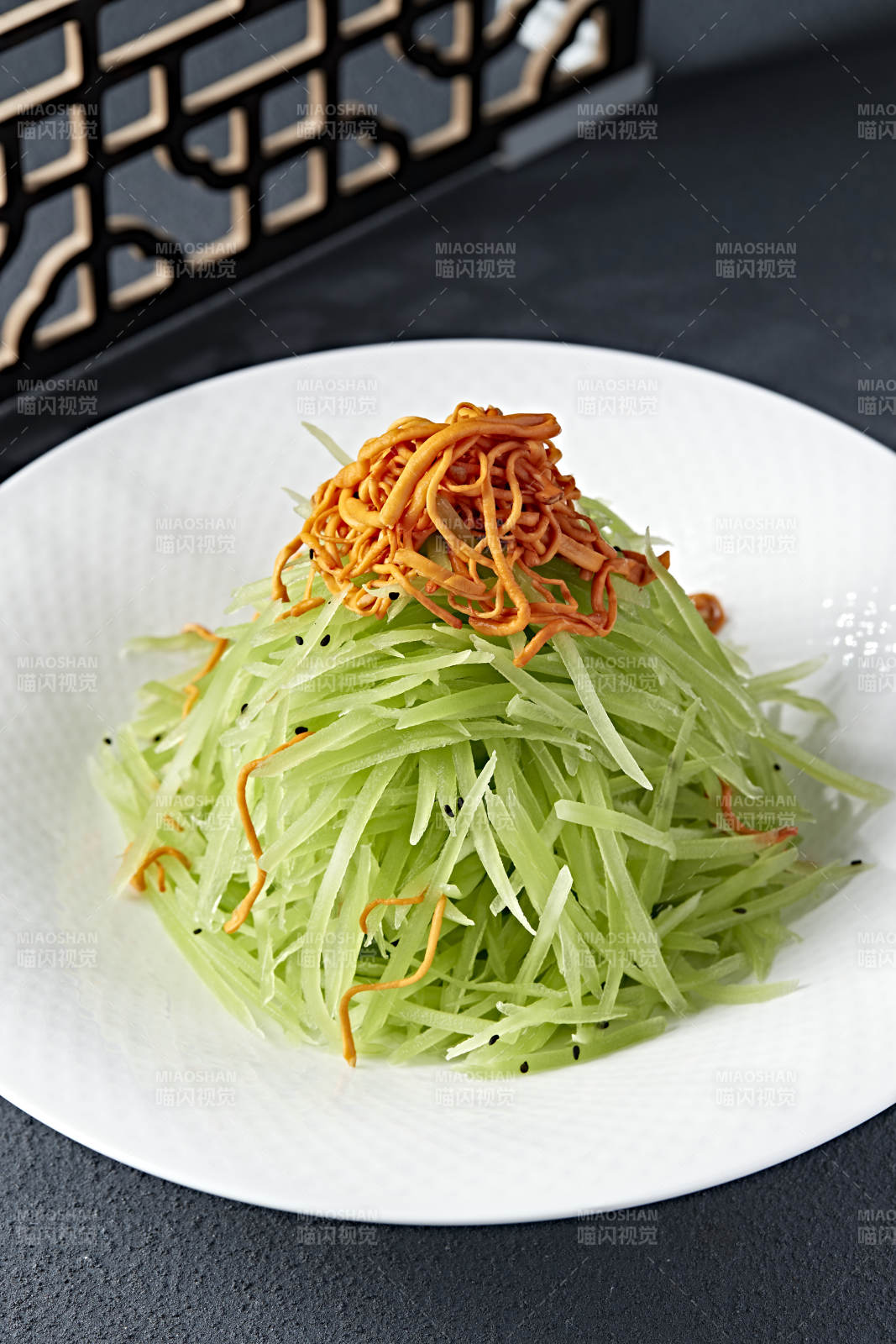 精美凉菜虫草花巧拌卤笋丝