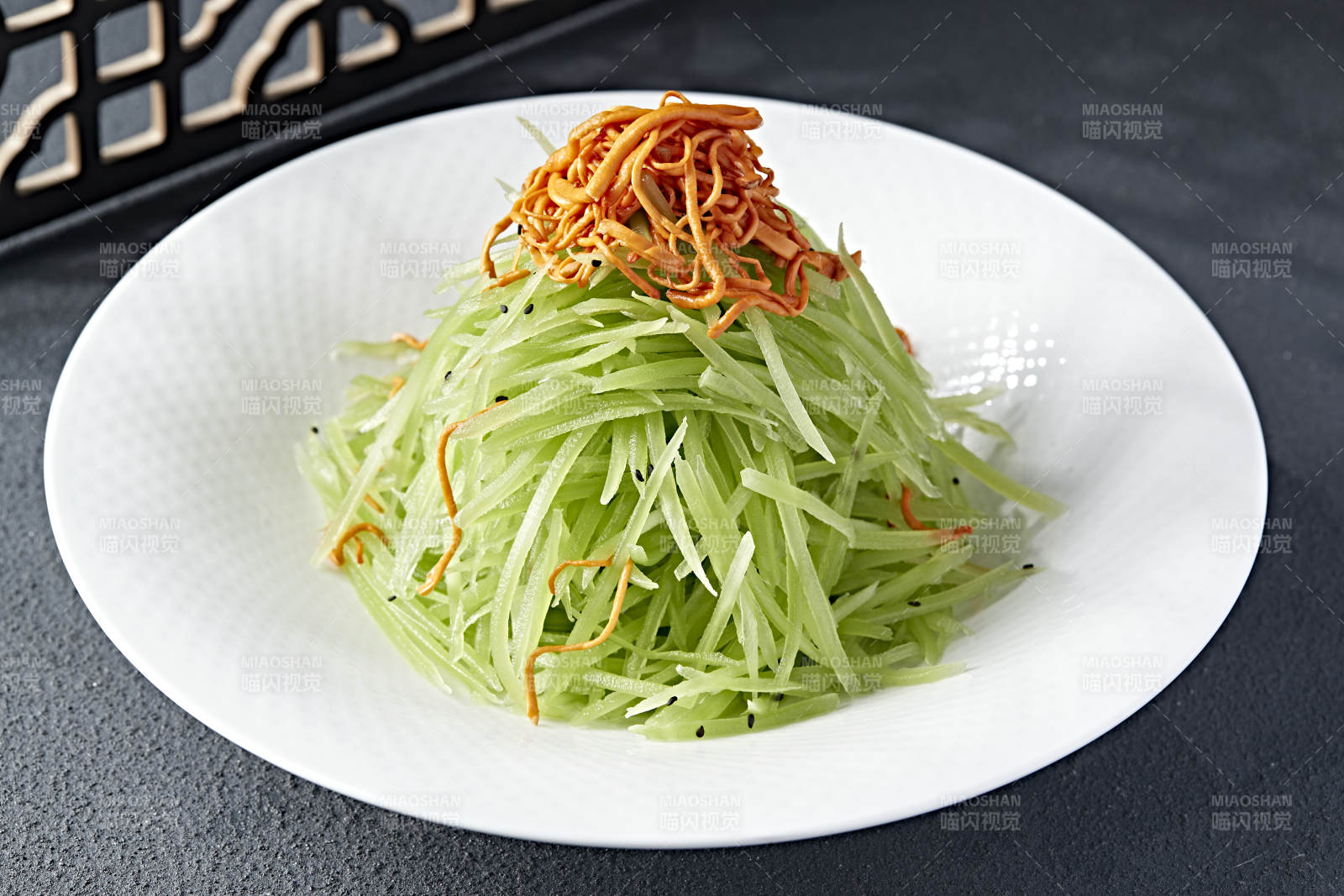 精美凉菜虫草花巧拌卤笋丝