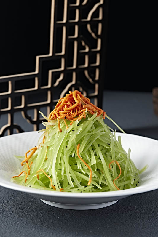 精美凉菜虫草花巧拌卤笋丝