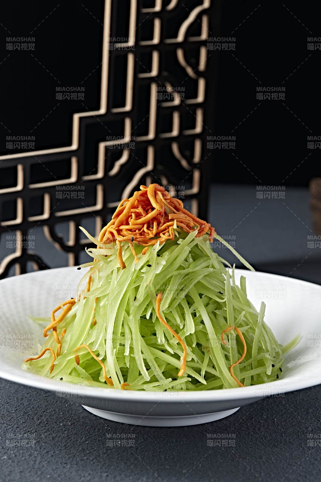 精美凉菜虫草花巧拌卤笋丝