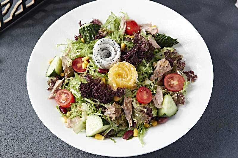 金枪鱼时蔬果蔬大拌菜