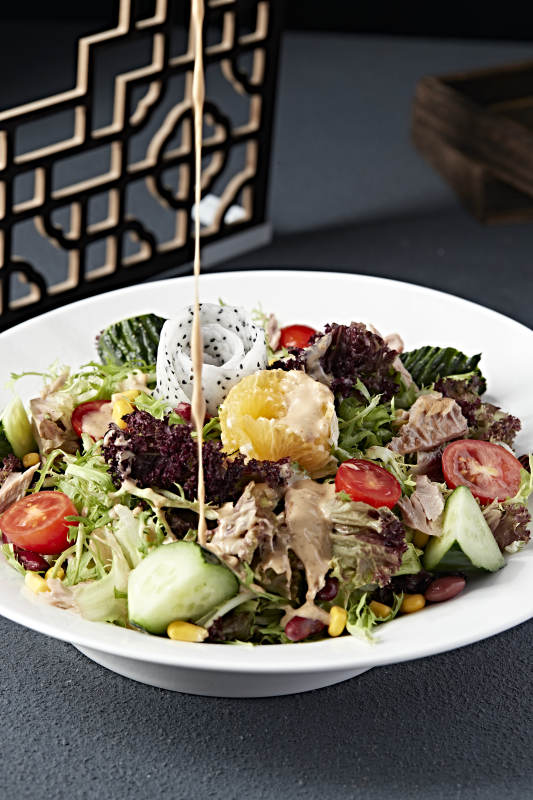 金枪鱼时蔬果蔬大拌菜