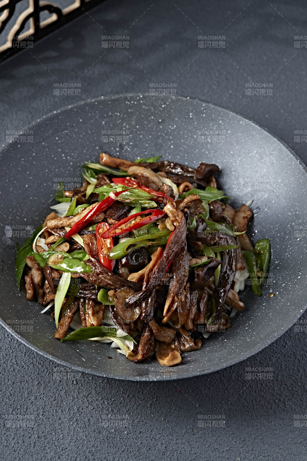 香辣干锅腊肉茶树菇