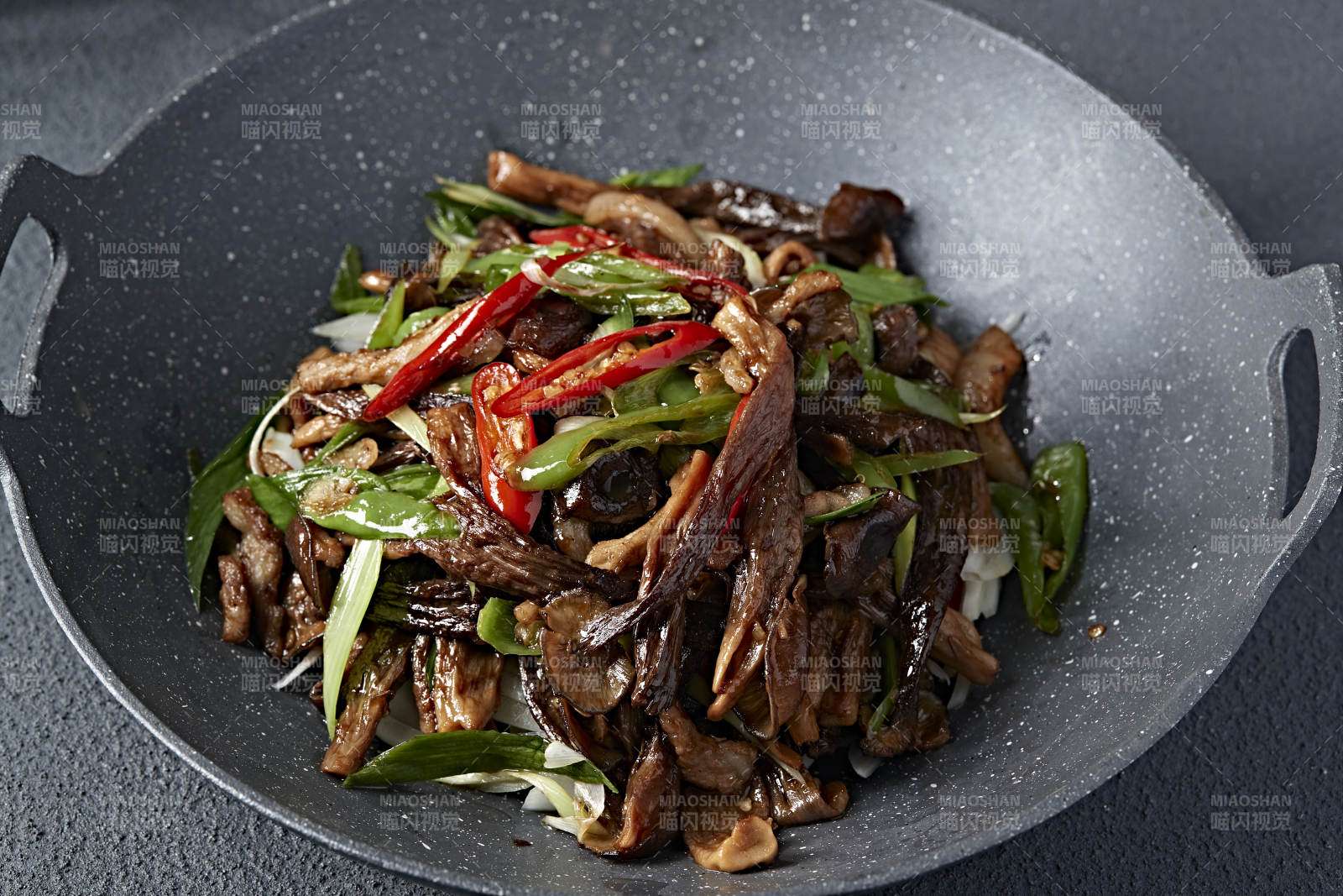 香辣干锅腊肉茶树菇