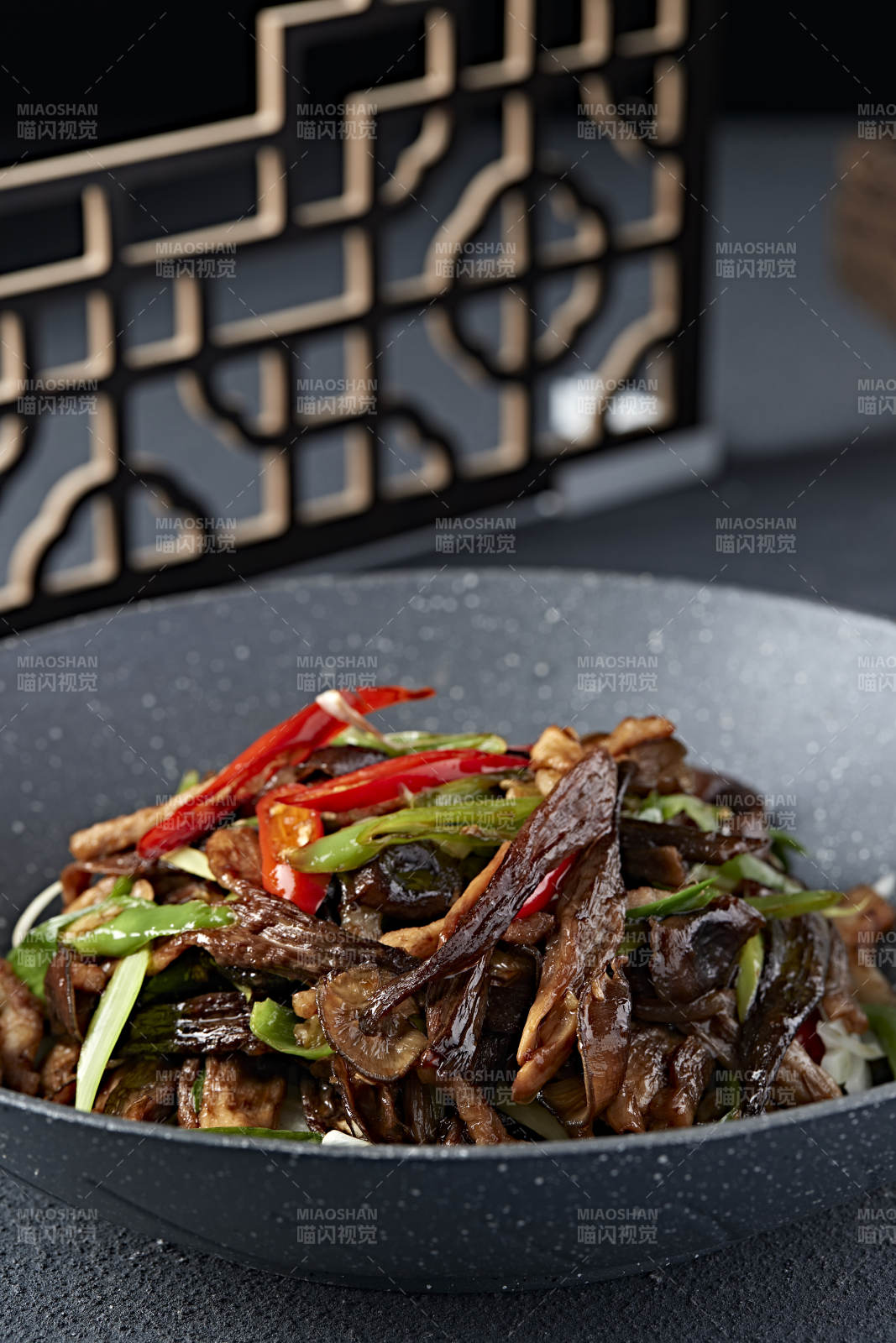 香辣干锅腊肉茶树菇