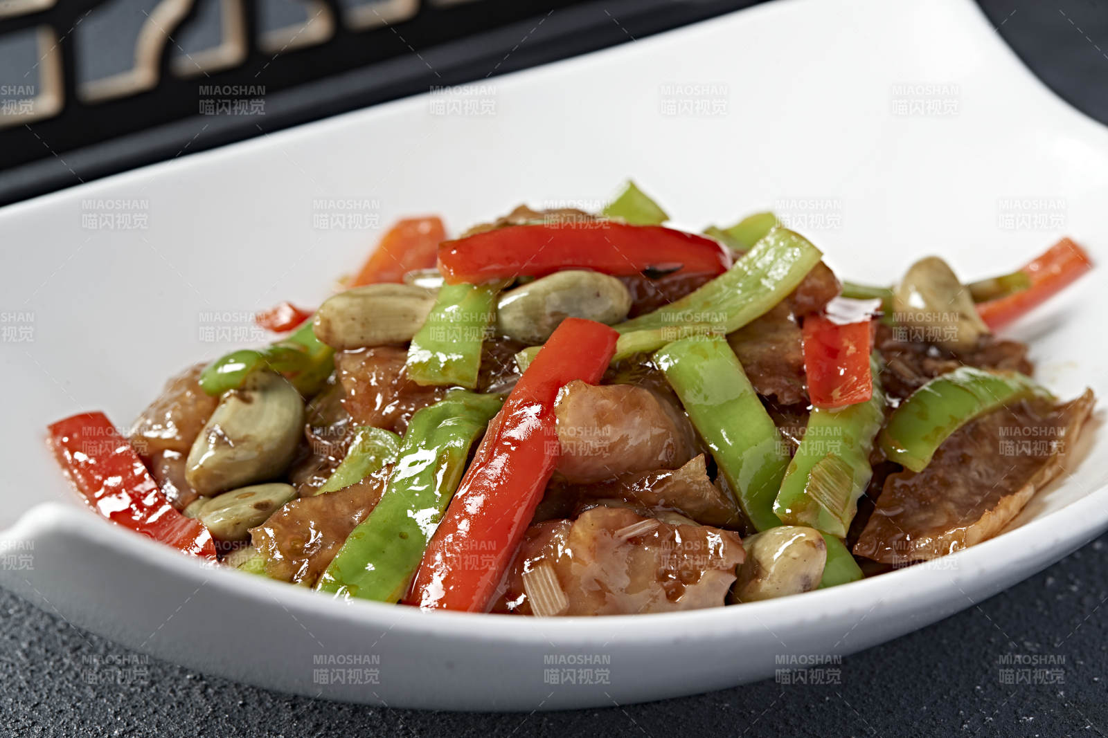 腊八蒜双椒炒猪皮-摄影图