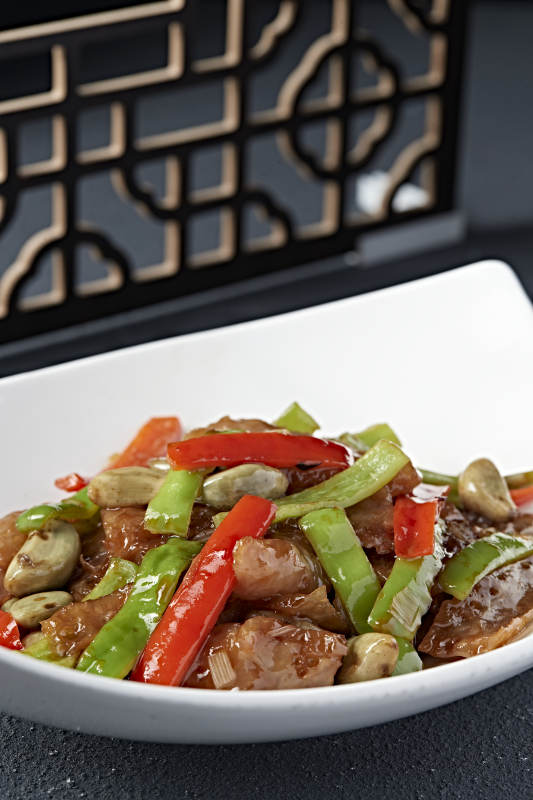 腊八蒜双椒炒猪皮-摄影图