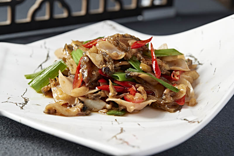 蒜苗辣炒白木耳鲜鲍鱼片