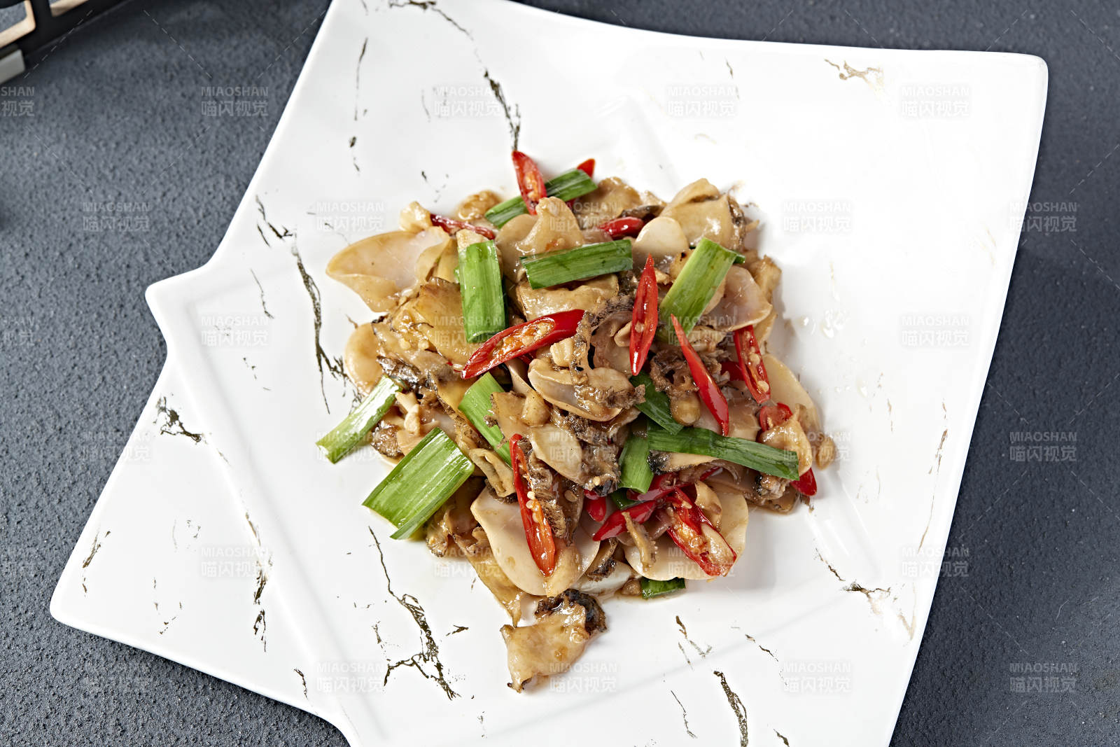 蒜苗辣炒白木耳鮮鮑魚片