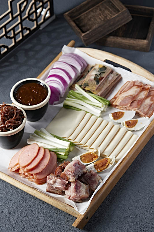 下酒卤味荤菜蘸酱菜大拼盘