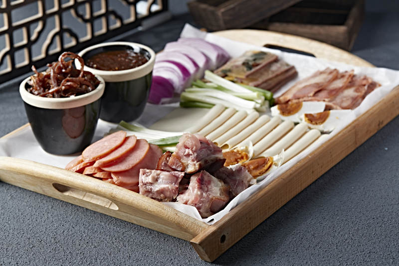 下酒卤味荤菜蘸酱菜大拼盘