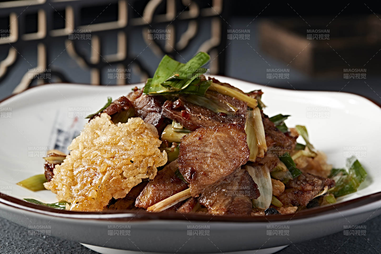 蒜苗火爆锅巴回锅肉