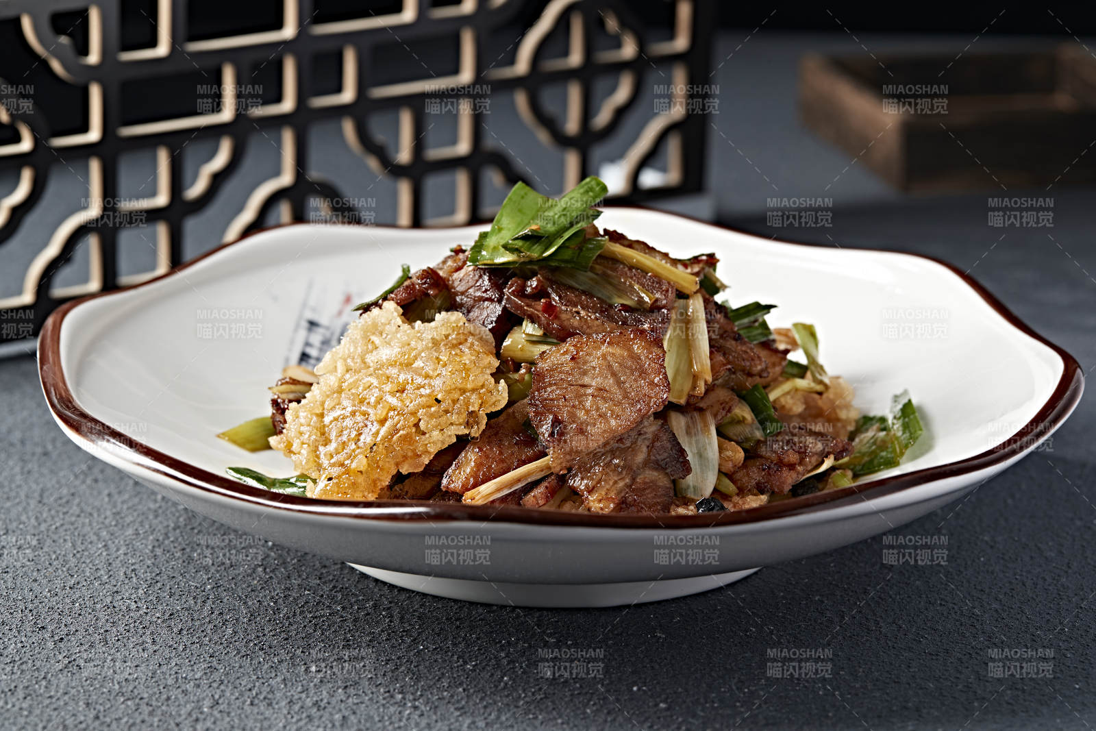 蒜苗火爆锅巴回锅肉