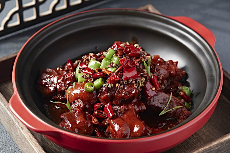 砂锅红焖香辣猪蹄块